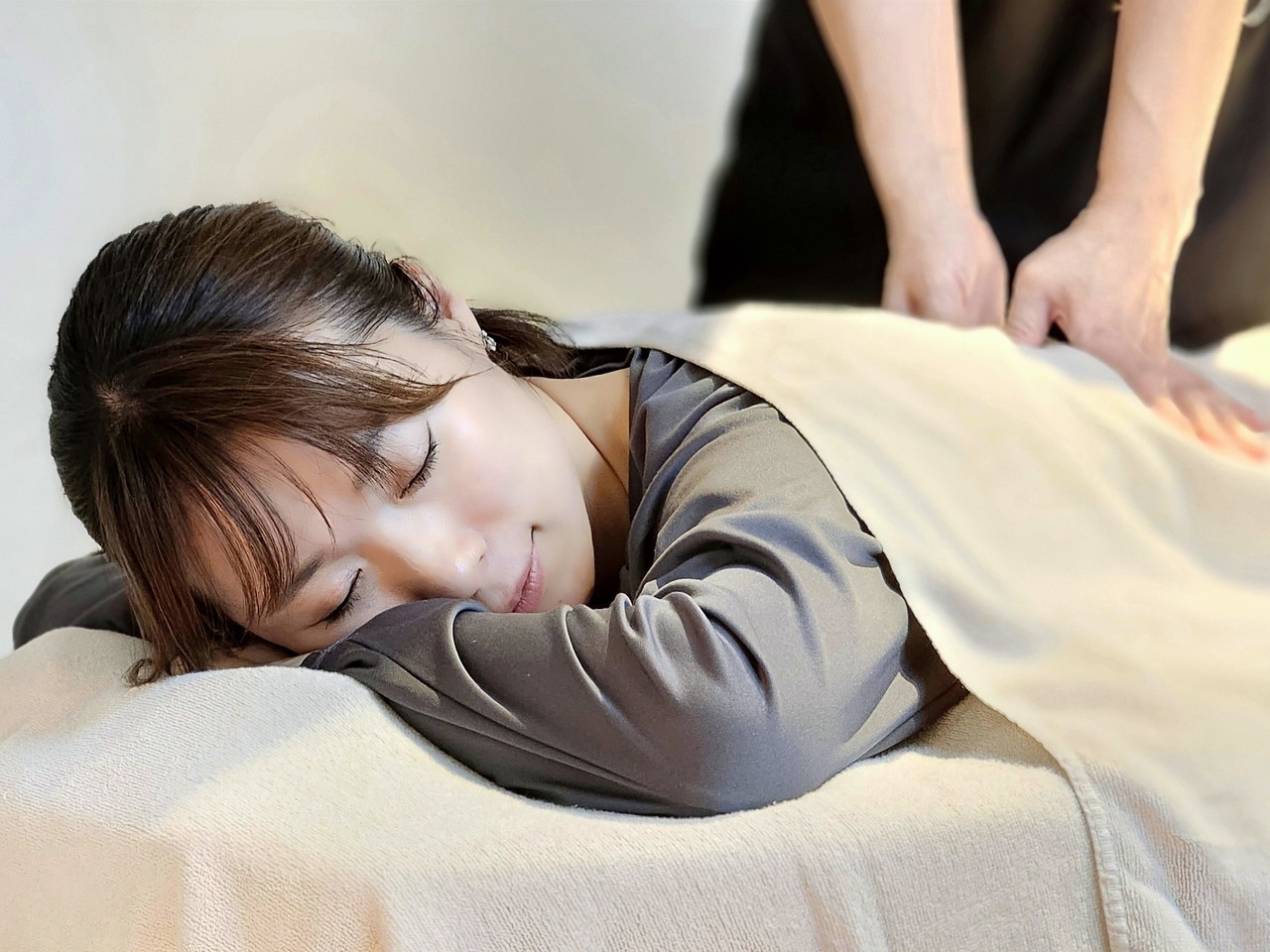 肩こりや腰痛にリセットタイムのボディケア(もみほぐし)で整体マッサージ