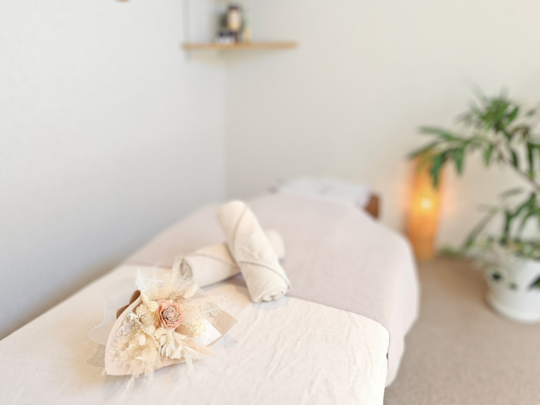 身体だけでなく心も満たすリセットタイムのマッサージルームは喧騒から解放された癒しの個室空間